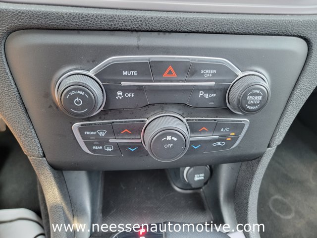 Vehicle image 25 of 33