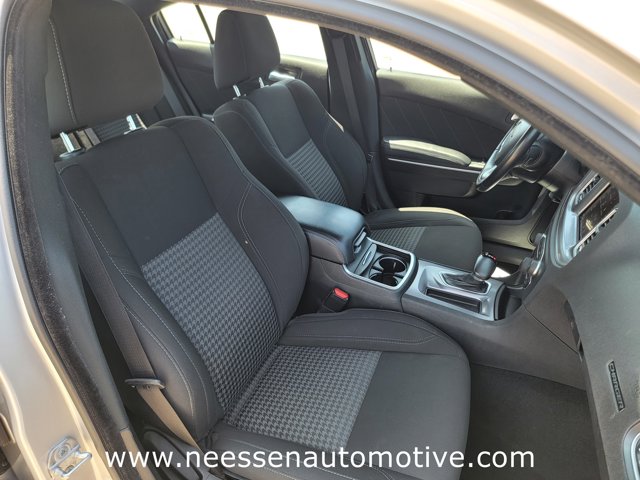 Vehicle image 9 of 33
