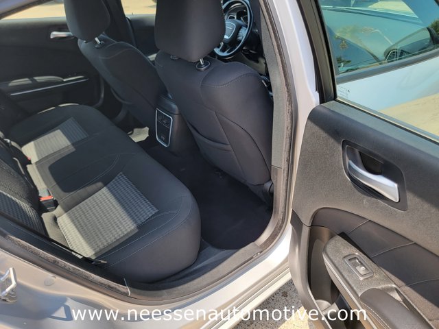 Vehicle image 10 of 33