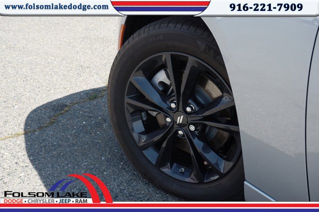 Vehicle image 8 of 23