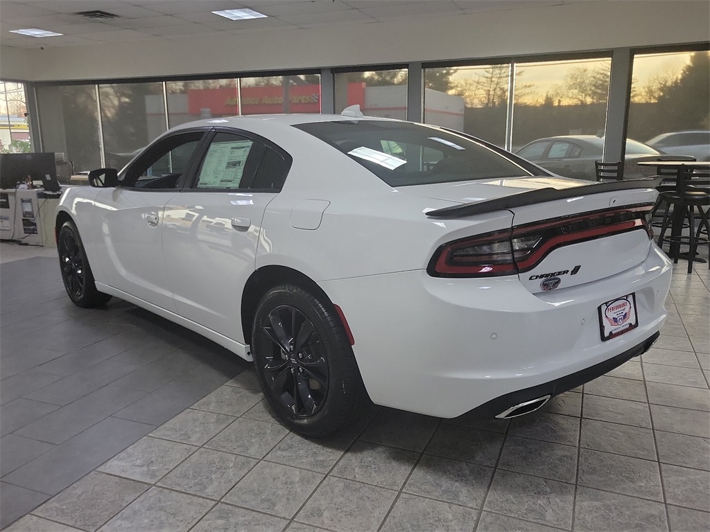 Vehicle image 4 of 17