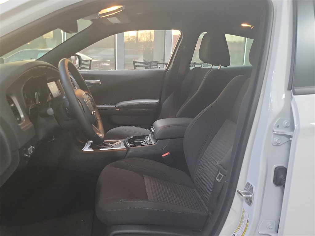 Vehicle image 6 of 17