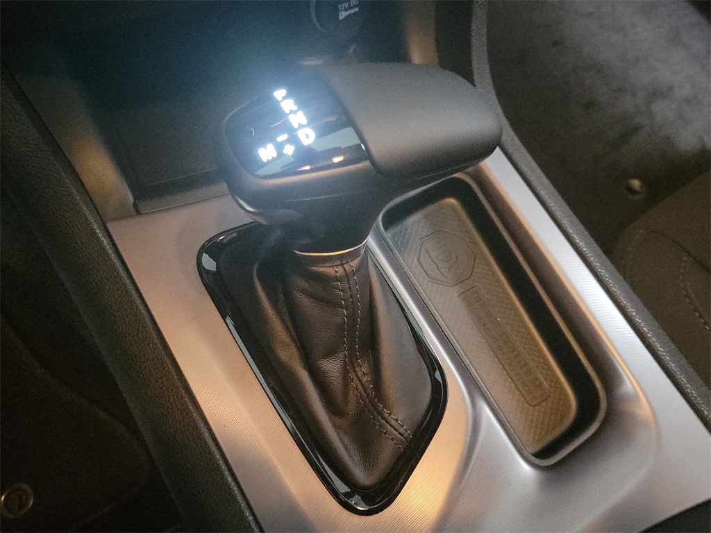 Vehicle image 15 of 17