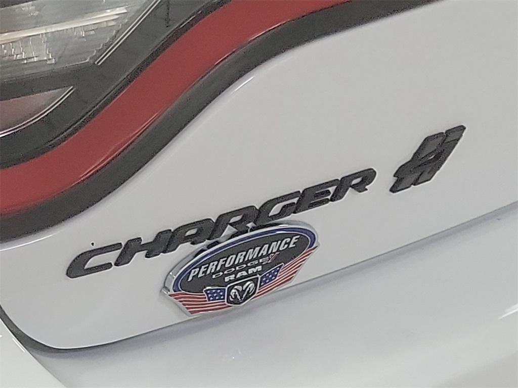 Vehicle image 14 of 17