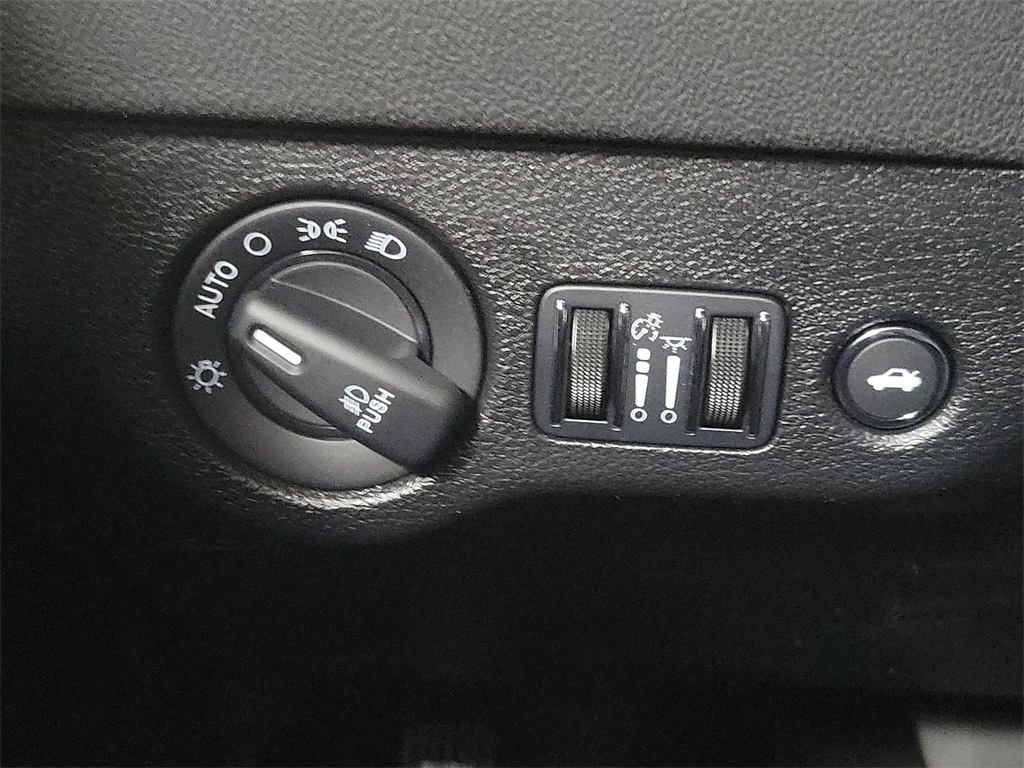 Vehicle image 16 of 17