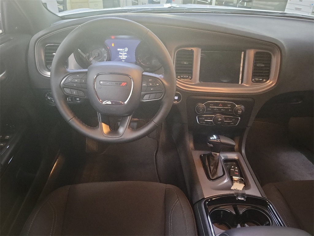 Vehicle image 8 of 17