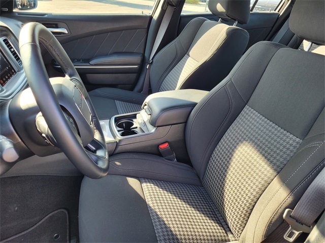 Vehicle image 8 of 16
