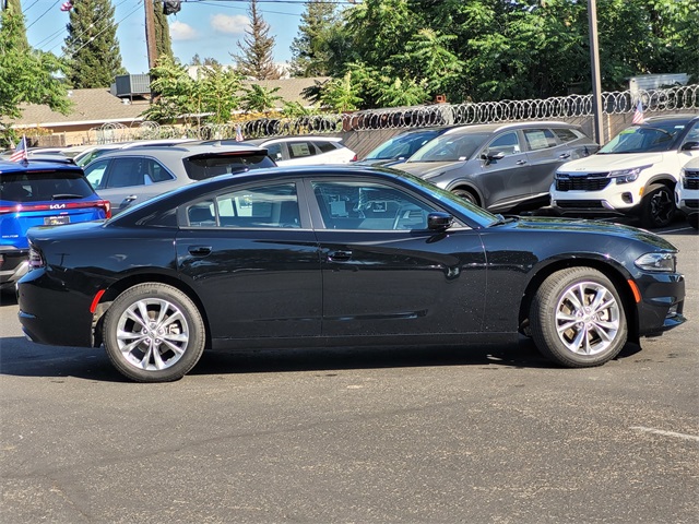 Vehicle image 4 of 16