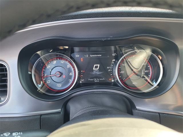 Vehicle image 11 of 16