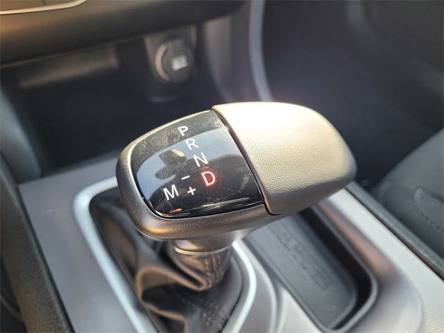 Vehicle image 10 of 16