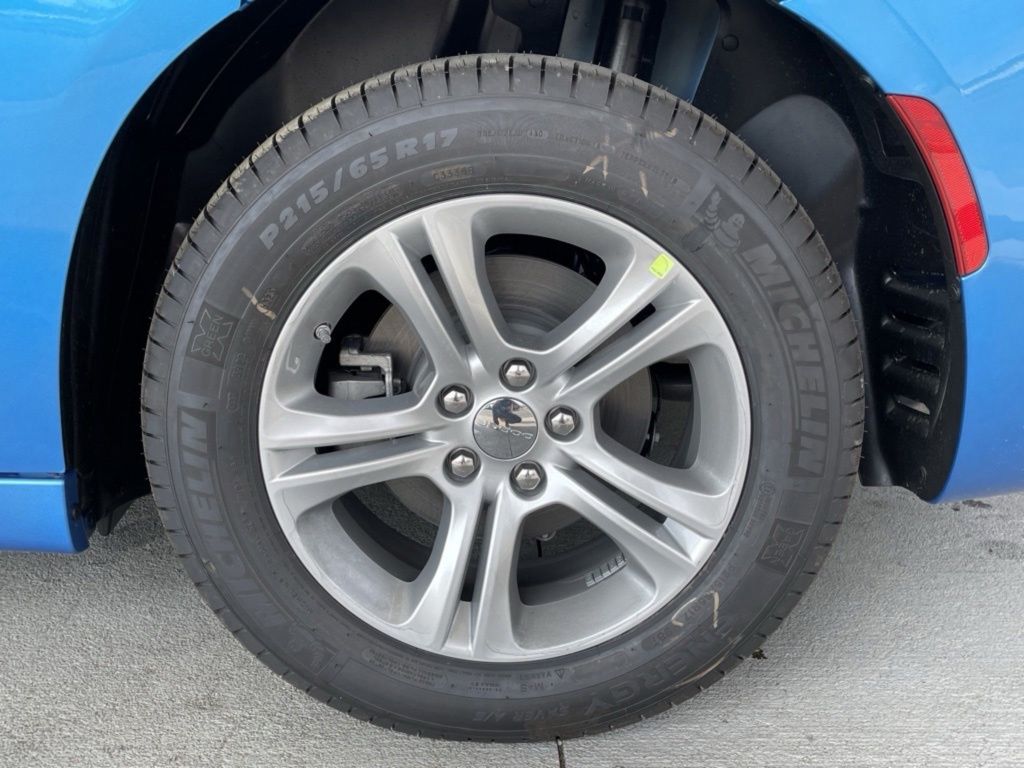 Vehicle image 31 of 34