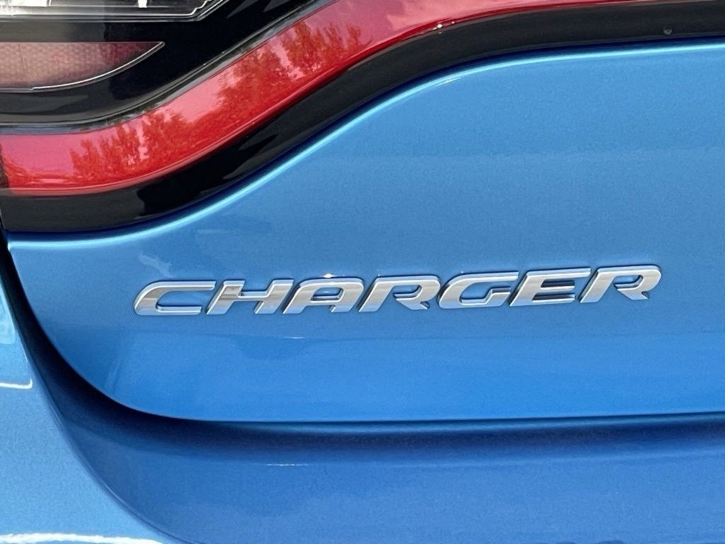 Vehicle image 33 of 34