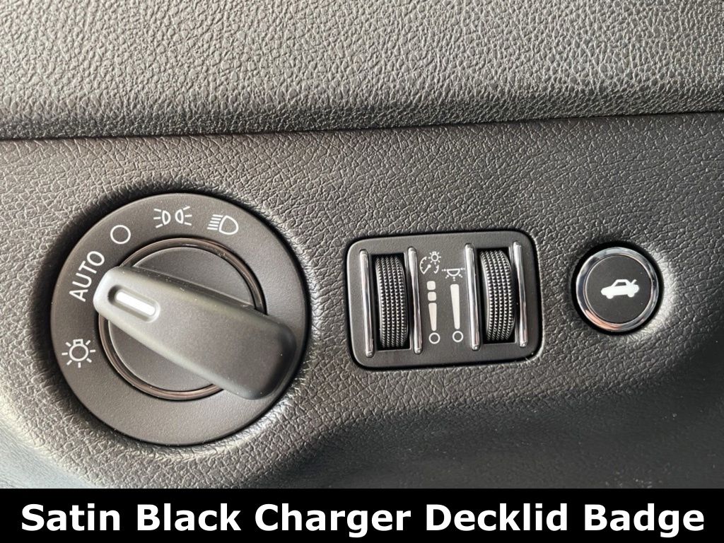 Vehicle image 14 of 34