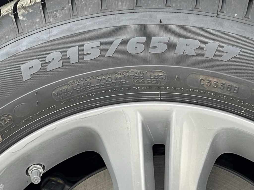 Vehicle image 32 of 34