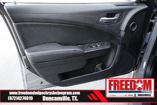 Vehicle image 40 of 48