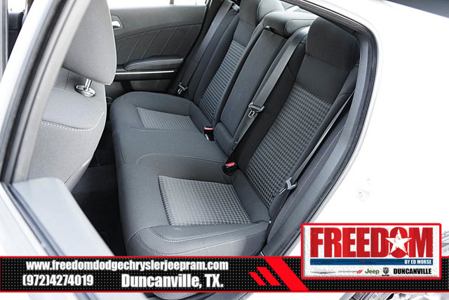 Vehicle image 14 of 44