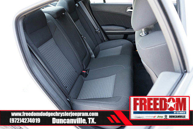 Vehicle image 16 of 44