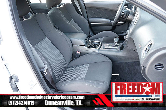 Vehicle image 15 of 44