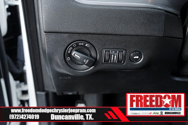 Vehicle image 26 of 44