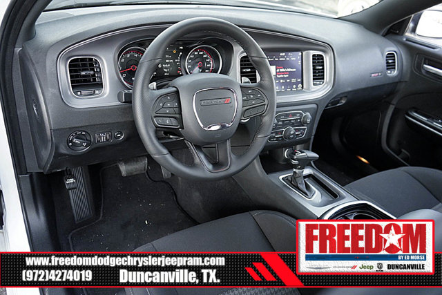 Vehicle image 10 of 44