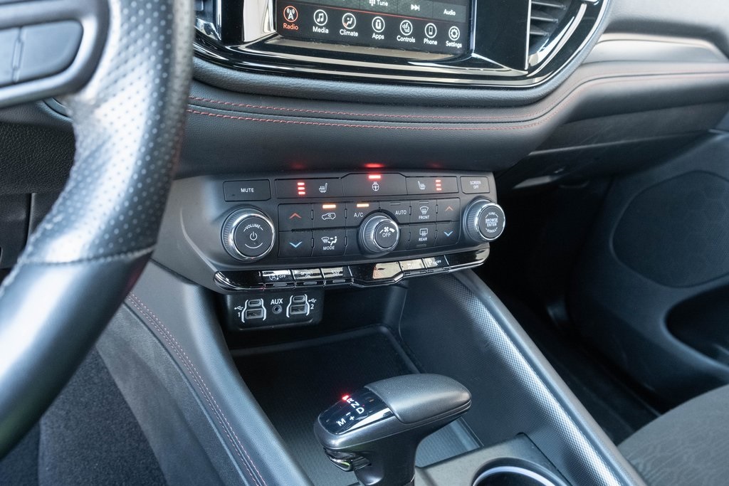 Vehicle image 11 of 15