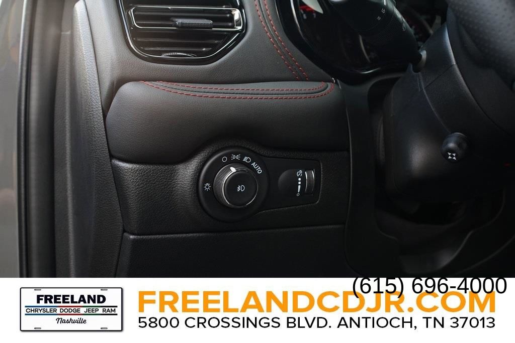 Vehicle image 10 of 24