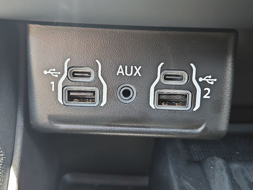 Vehicle image 17 of 19