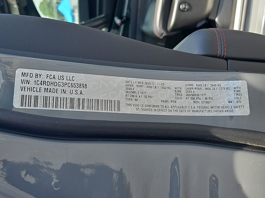 Vehicle image 14 of 19