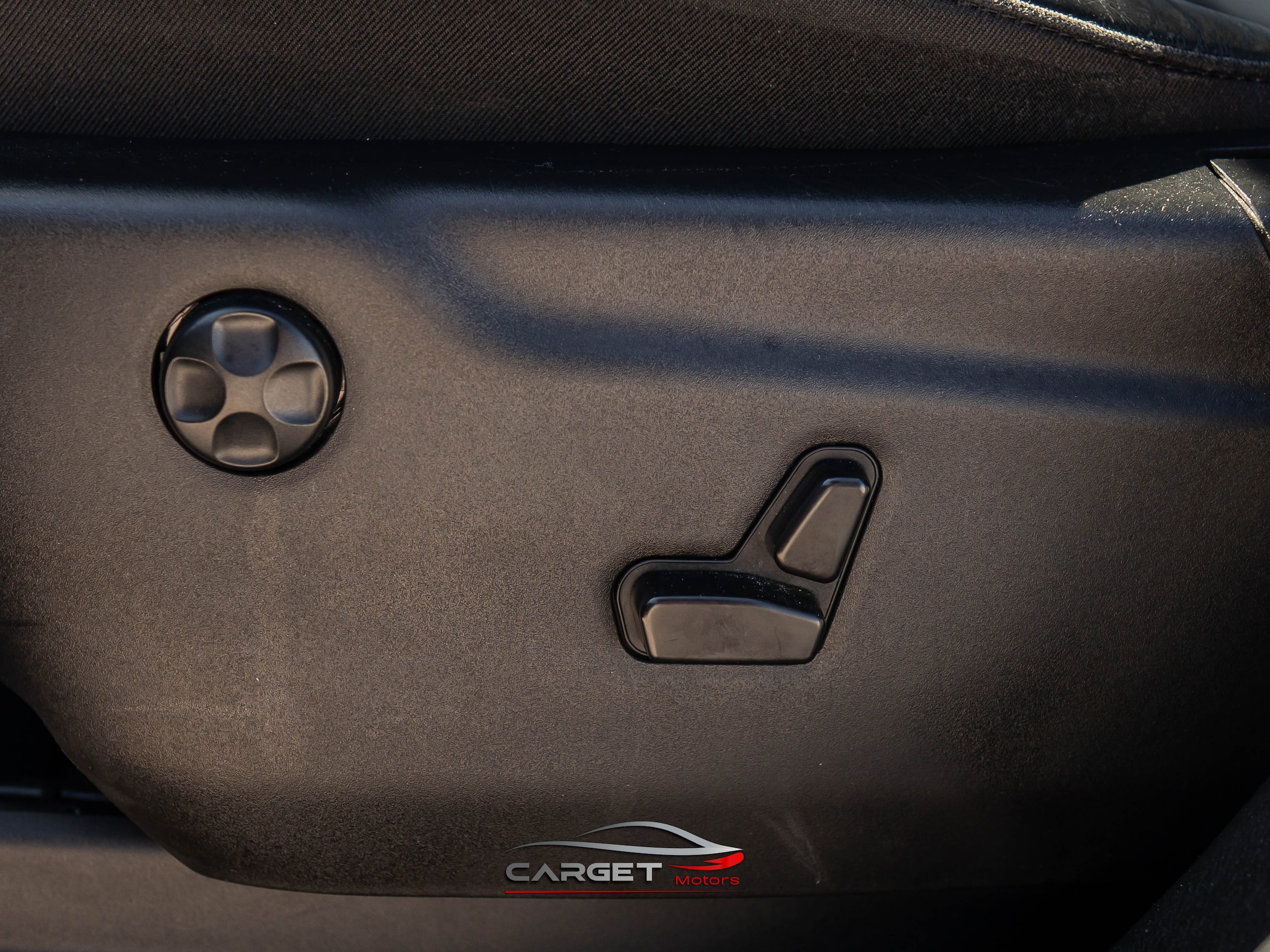 Vehicle image 40 of 52