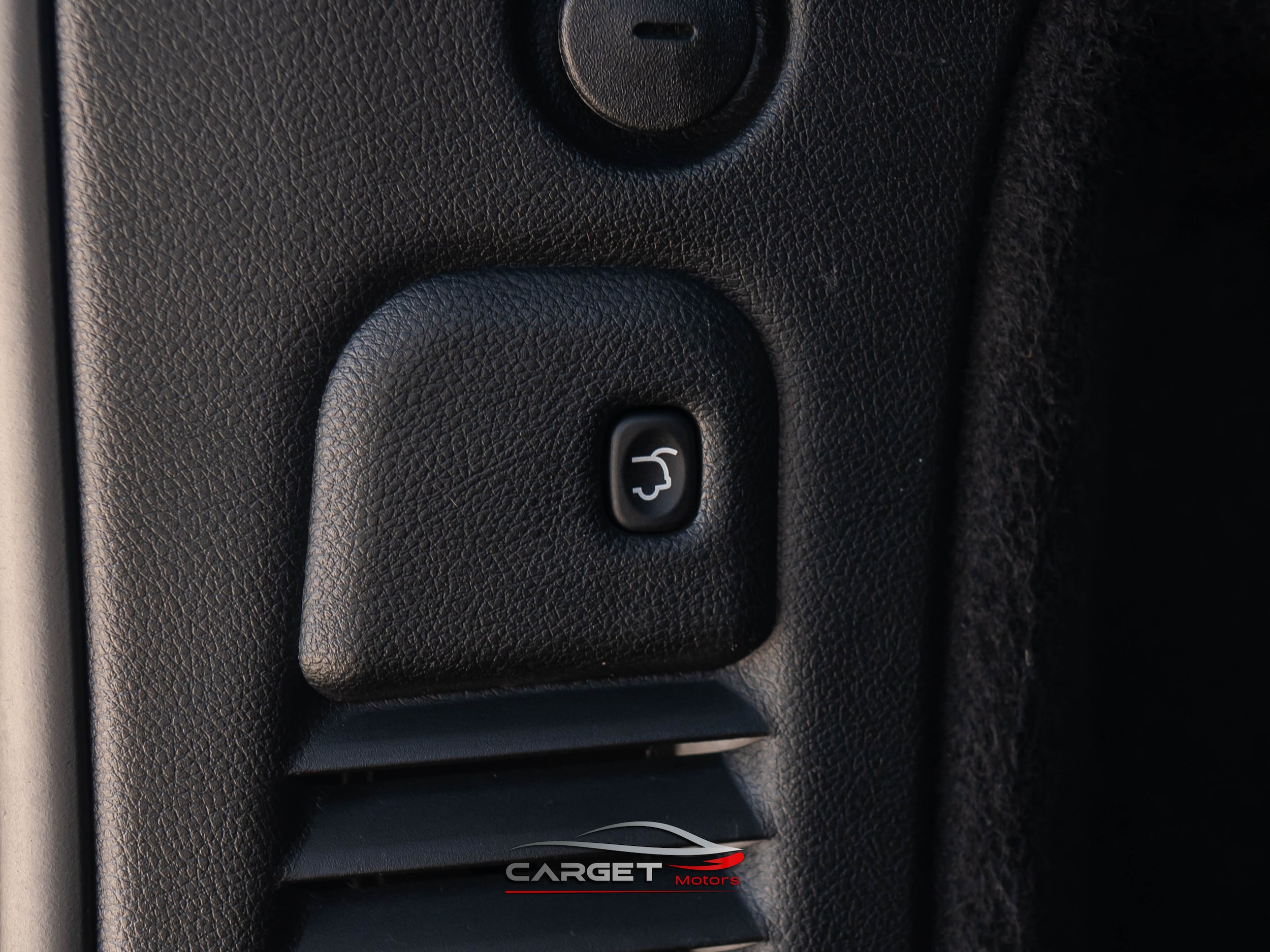 Vehicle image 47 of 52