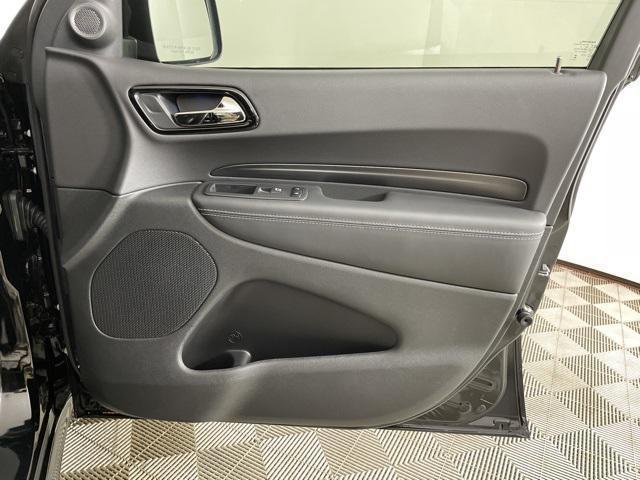 Vehicle image 33 of 41