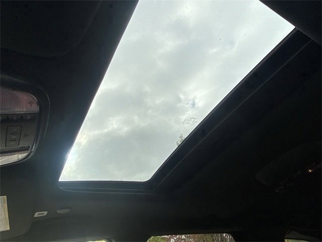 Vehicle image 21 of 26