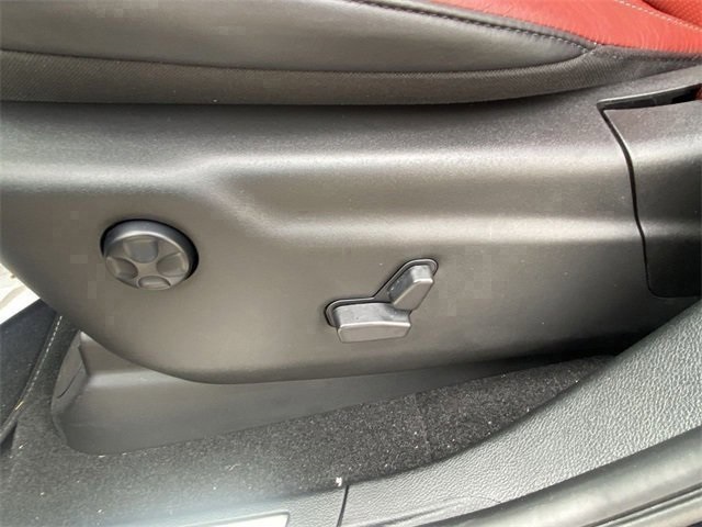 Vehicle image 11 of 26
