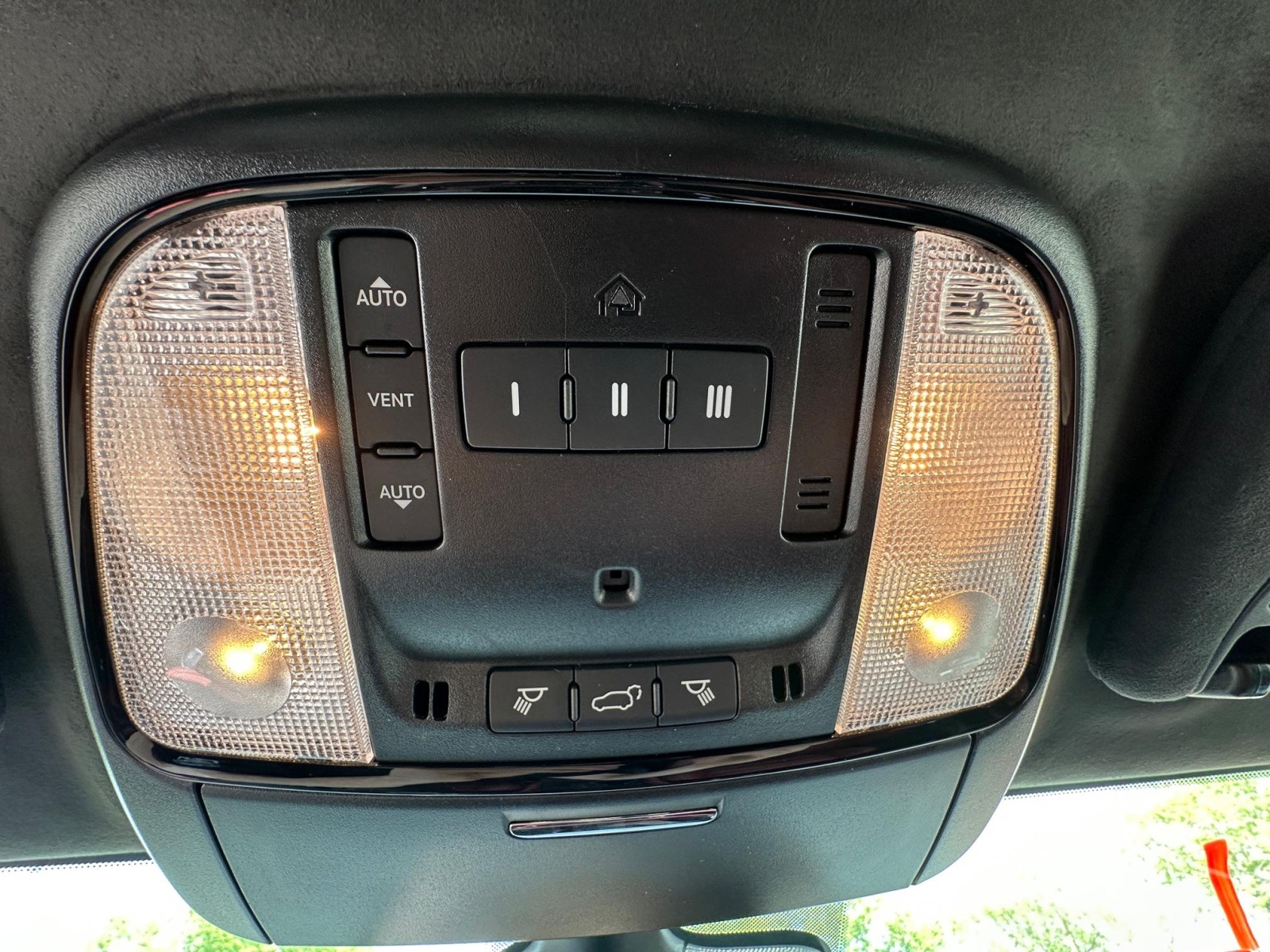 Vehicle image 31 of 36