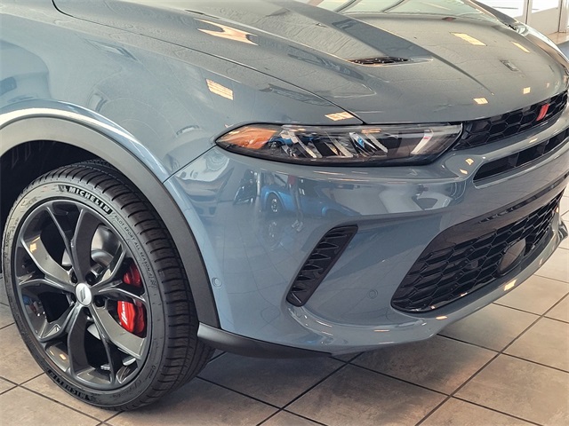 Vehicle image 3 of 16