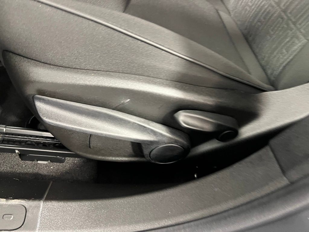 Vehicle image 20 of 57