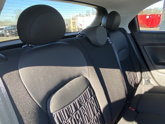 Vehicle image 32 of 37