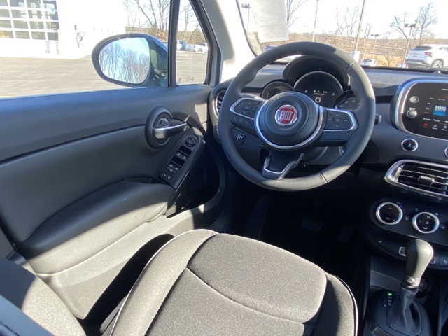 Vehicle image 33 of 37