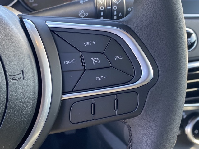 Vehicle image 18 of 37
