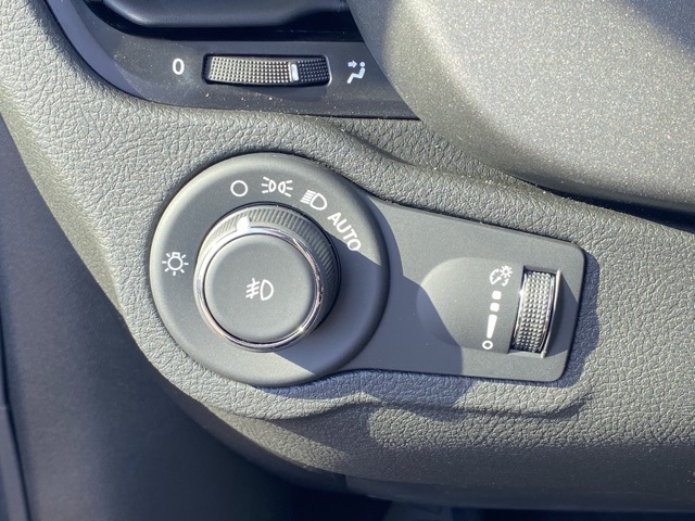 Vehicle image 26 of 37