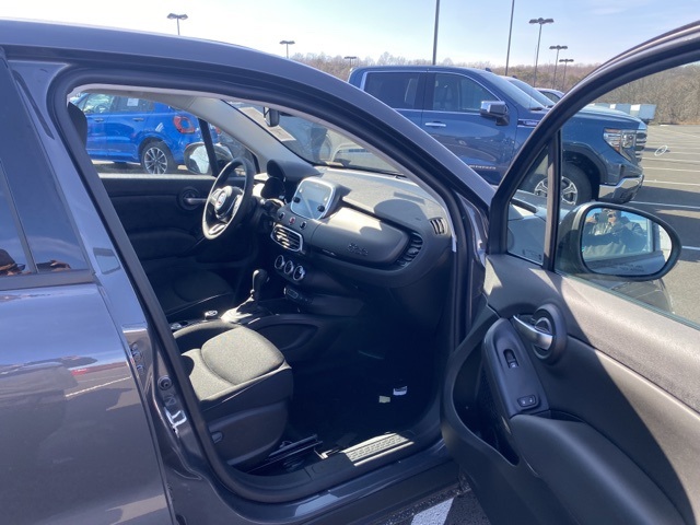 Vehicle image 27 of 37