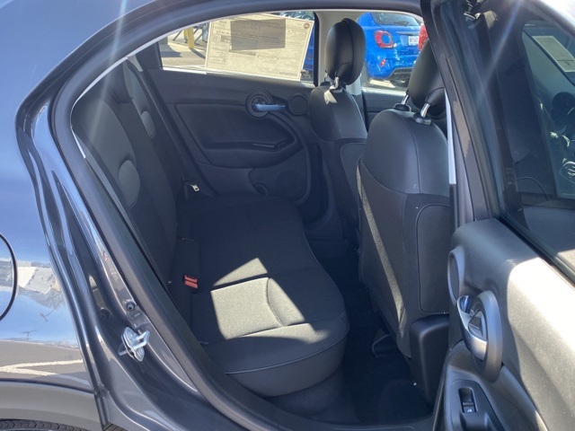 Vehicle image 31 of 37
