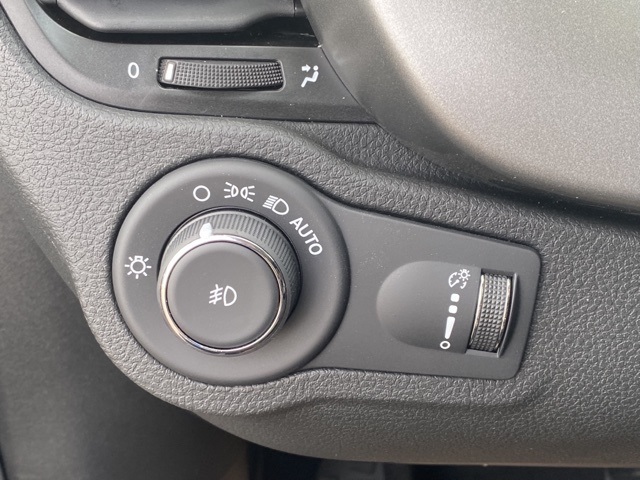 Vehicle image 27 of 38