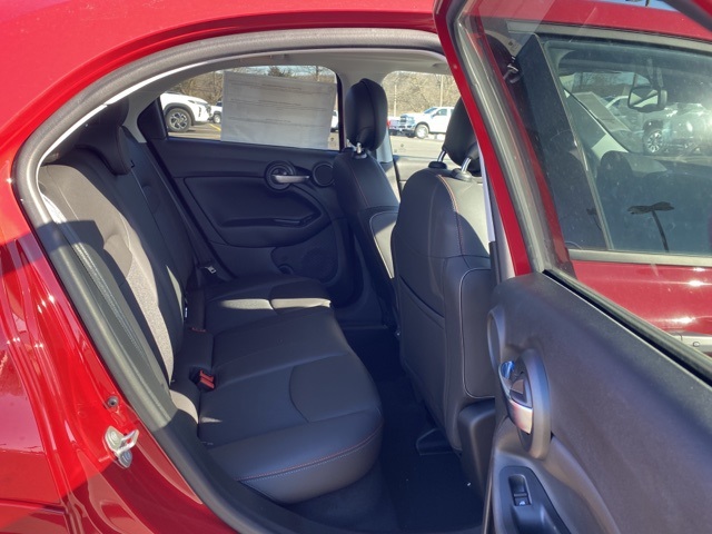 Vehicle image 31 of 37