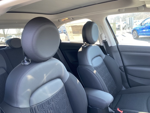 Vehicle image 29 of 37