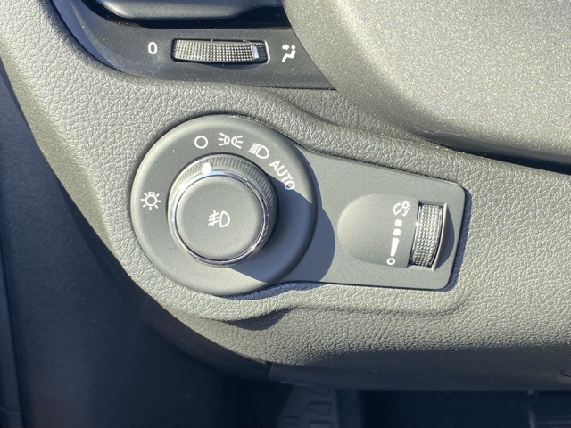 Vehicle image 26 of 37