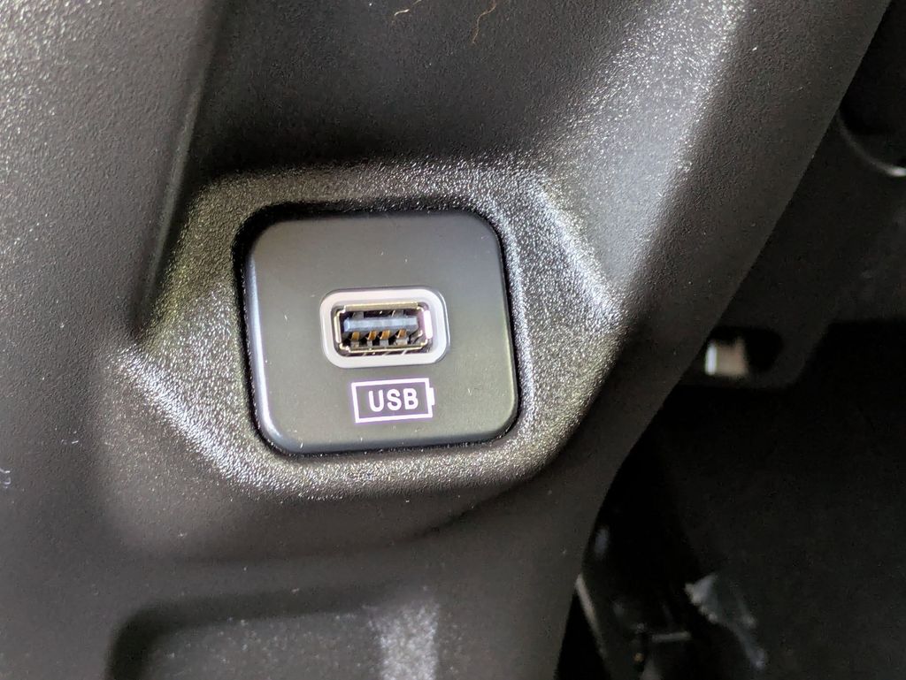 Vehicle image 27 of 30