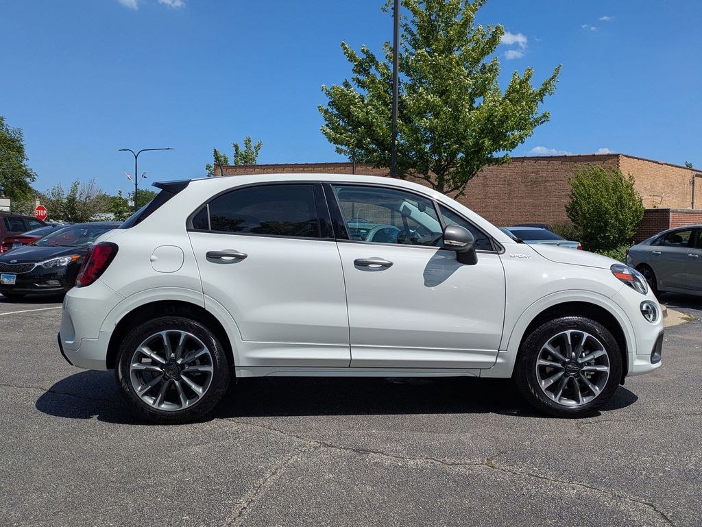 Vehicle image 4 of 30