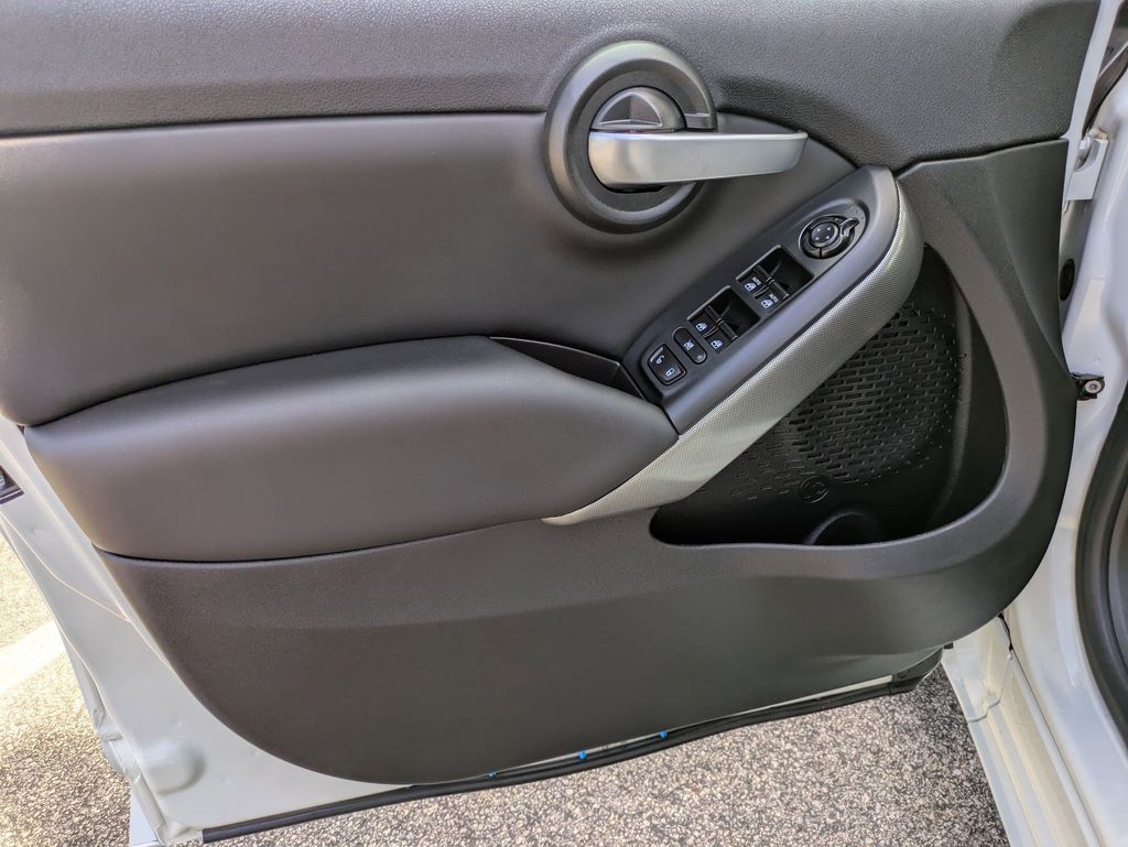 Vehicle image 24 of 30