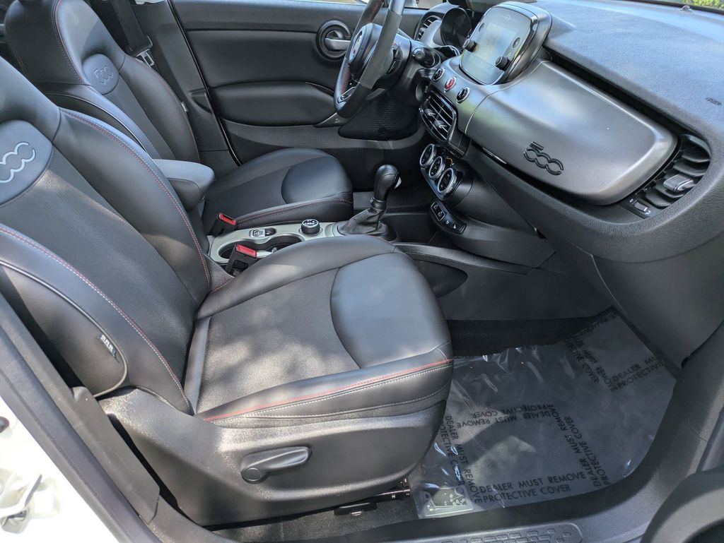 Vehicle image 14 of 30